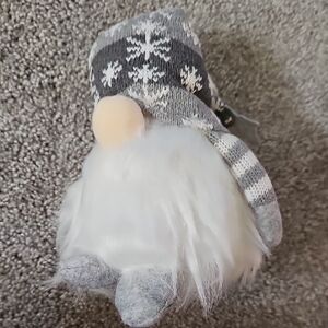 F🔹️Cozy Gray and White Plush Gnome